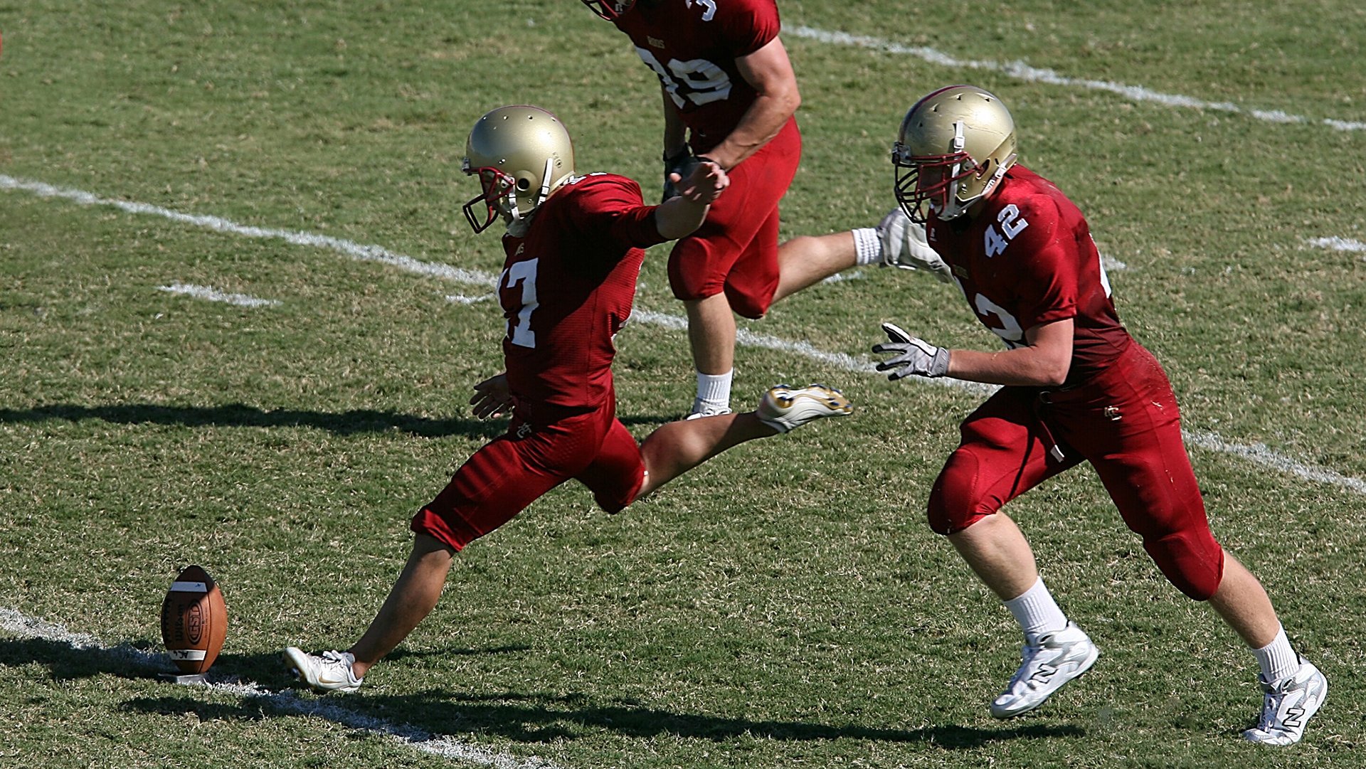 “东部新区迎来新奇竞技，六人制袋棍球赛场激烈对决”